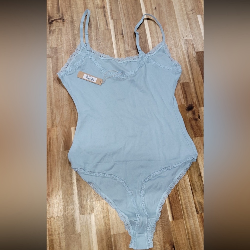 Skims 2XL Cami Bodysuit NWT Sky Blue Lace Trim Soft Minimal - Picture 3 of 4